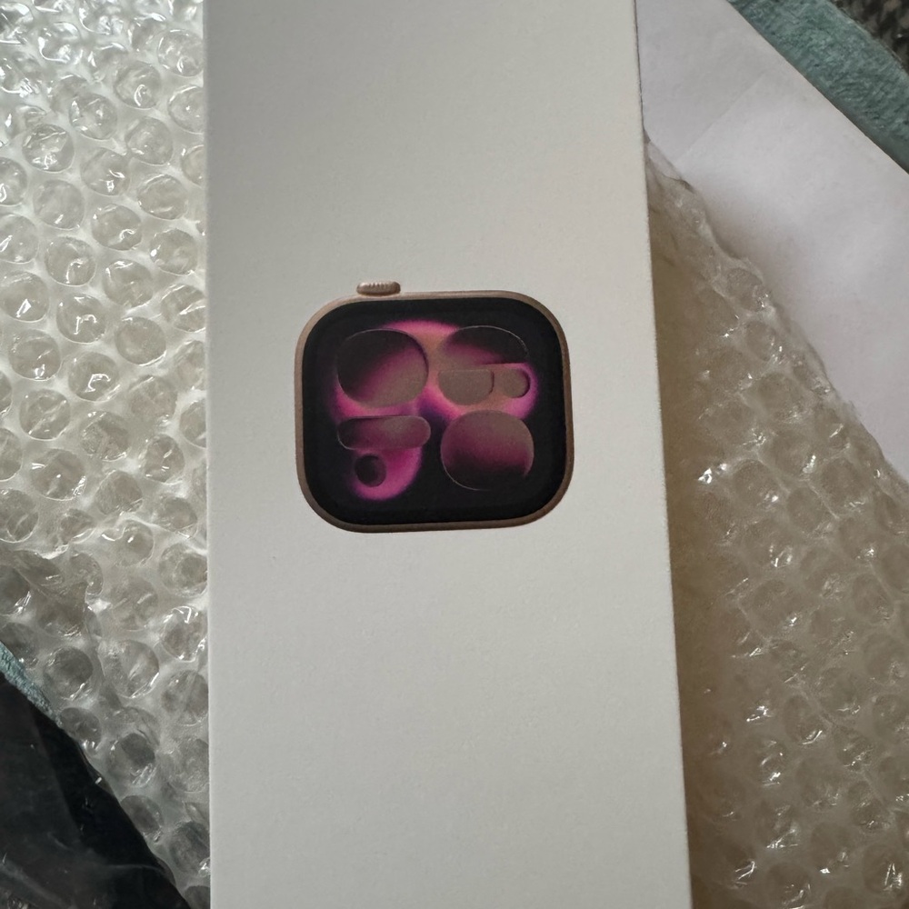Apple Watch Series 11
Rose Gold 
Band S/M
GPS and cellular